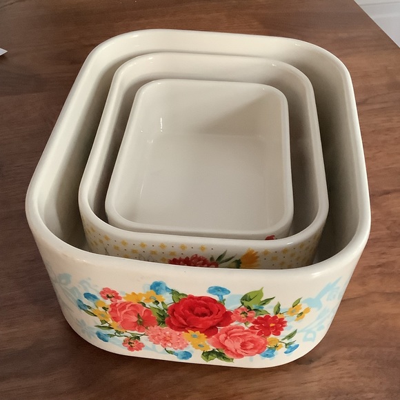 The pioneer woman sweet rose pattern, six piece, ceramic nesting set casseroles - Picture 3 of 16